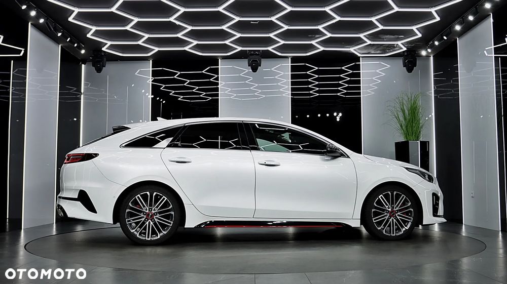 Kia ProCeed 1.6 T-GDI GT DCT - 12