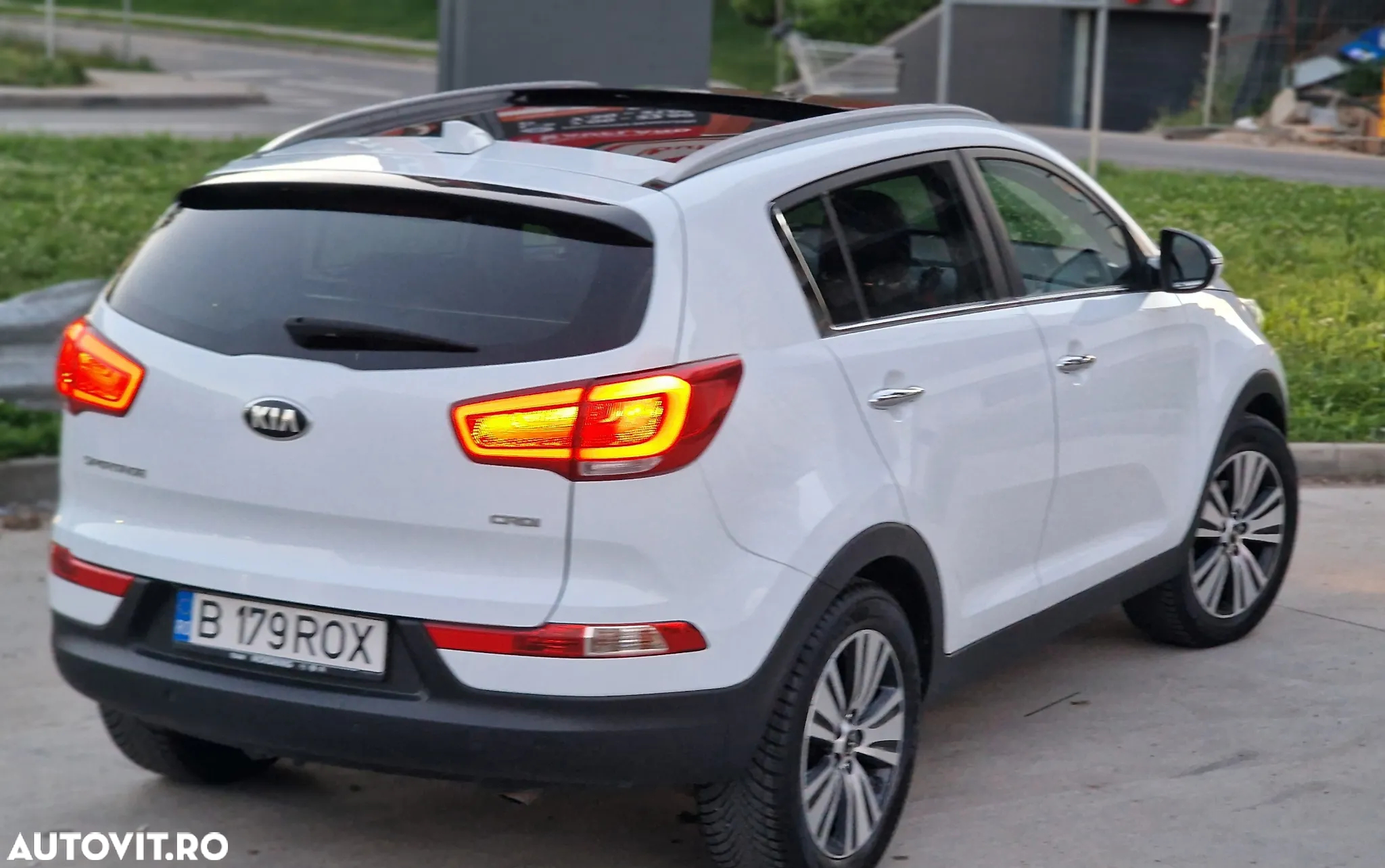 Kia Sportage 1.7 CRDI 2WD Dream-Team Edition - 6