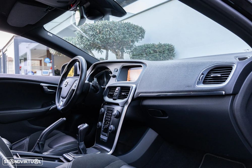 Volvo V40 2.0 D3 R-Design - 10