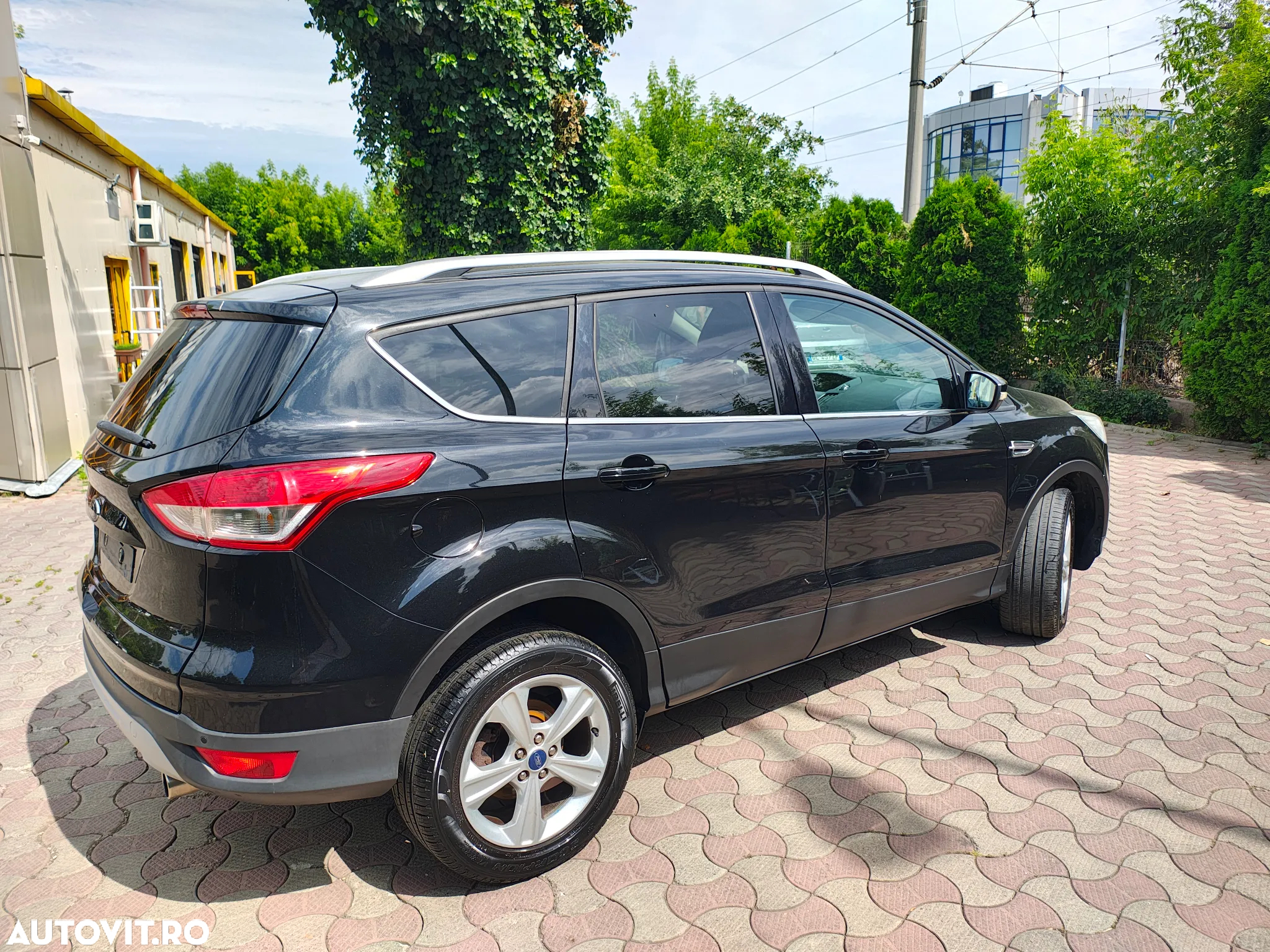 Ford Kuga 2.0 TDCi 2x4 Titanium - 4