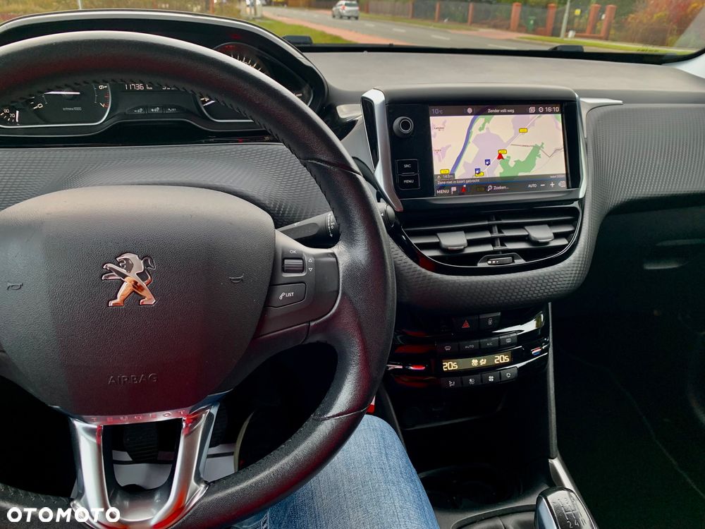 Peugeot 2008 1.2 Pure Tech Style EU6 - 21