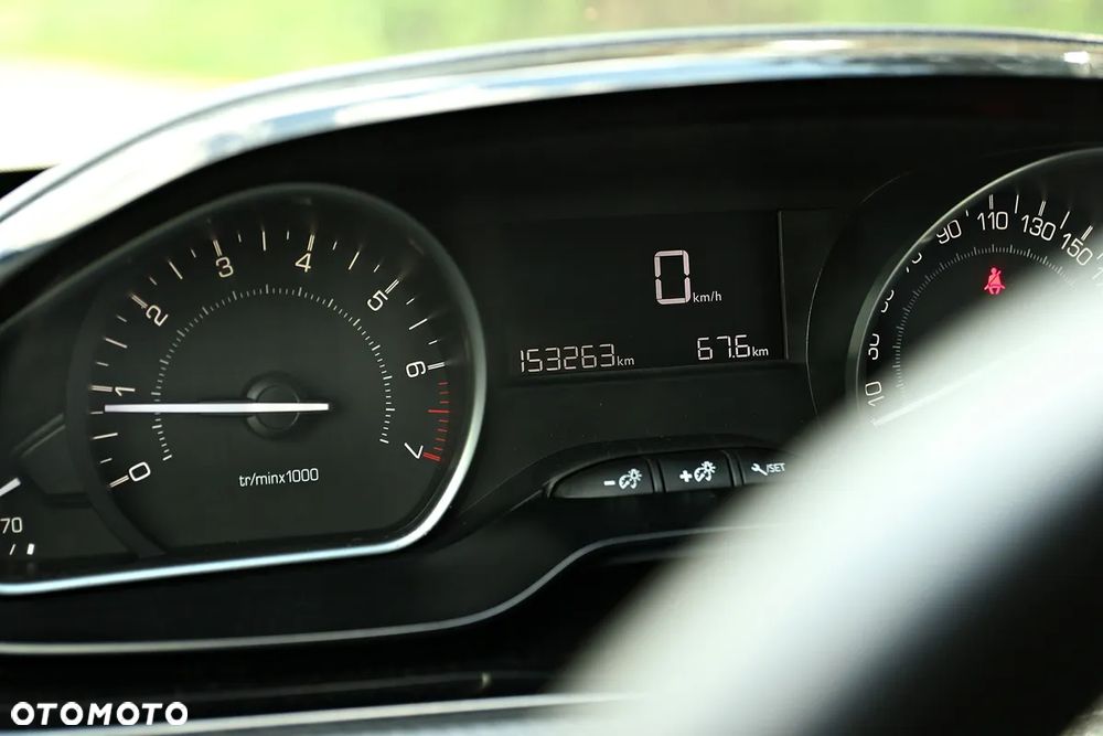 Peugeot 208 1.2 PureTech Style - 28