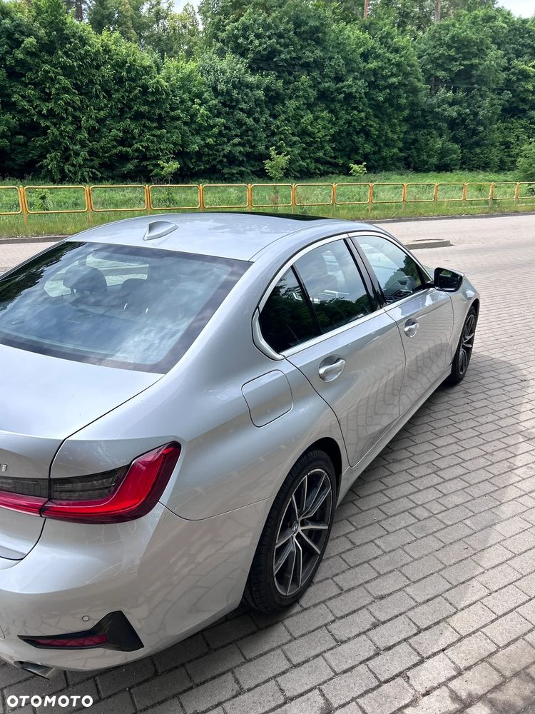 BMW Seria 3 330i Luxury Line sport - 12