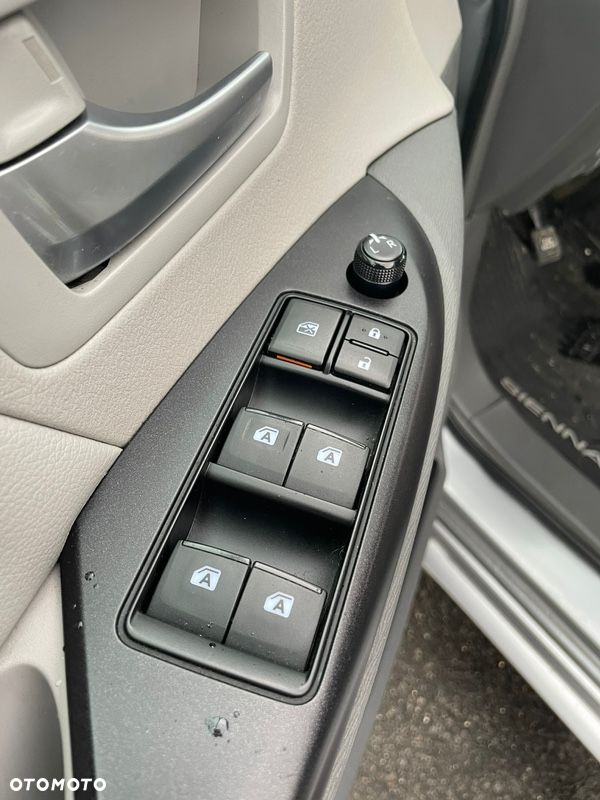 Toyota Sienna 3.5 V6 - 23