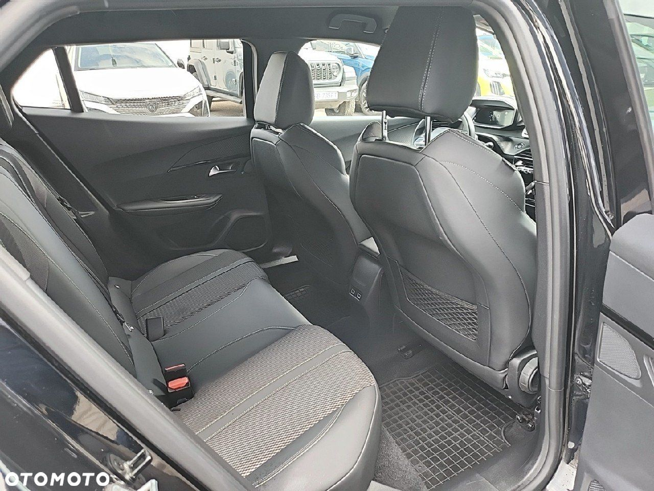 Peugeot 2008 1.2 PureTech GT S&S EAT8 - 13