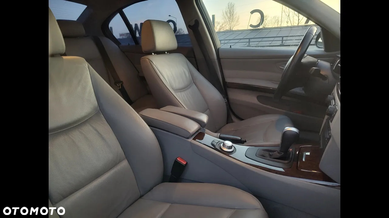 BMW Seria 3 330xi - 34