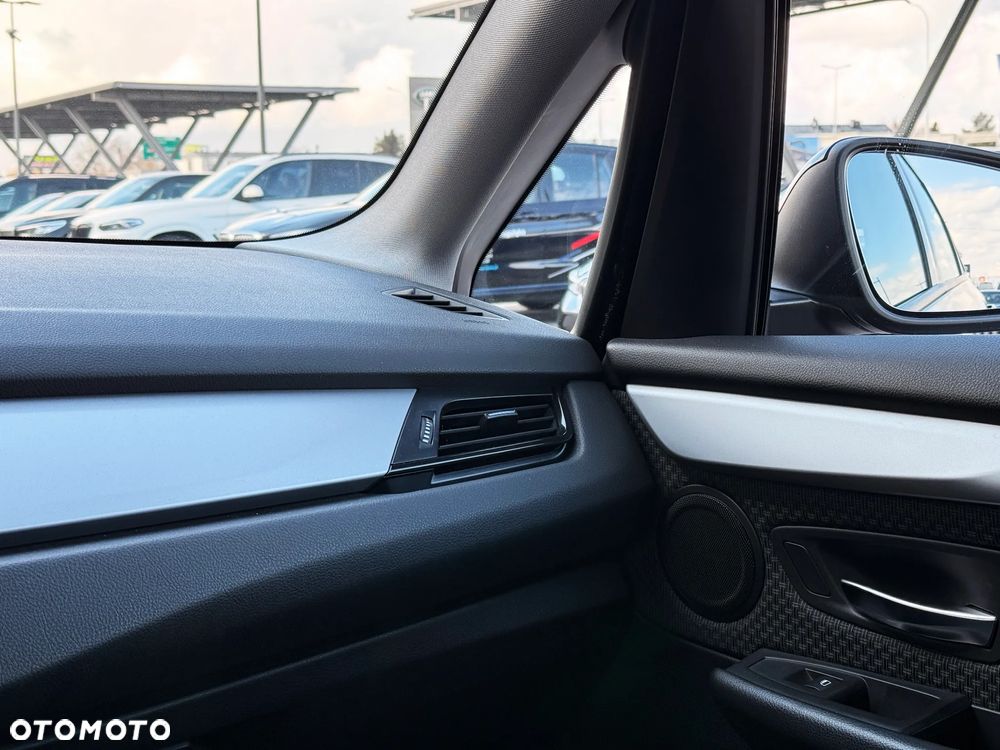 BMW Seria 2 218d - 17