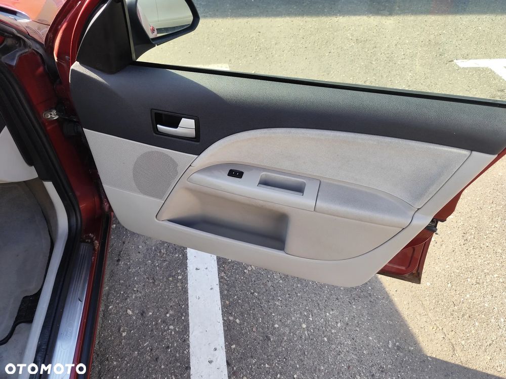 Ford Mondeo 2.0 Ghia - 15