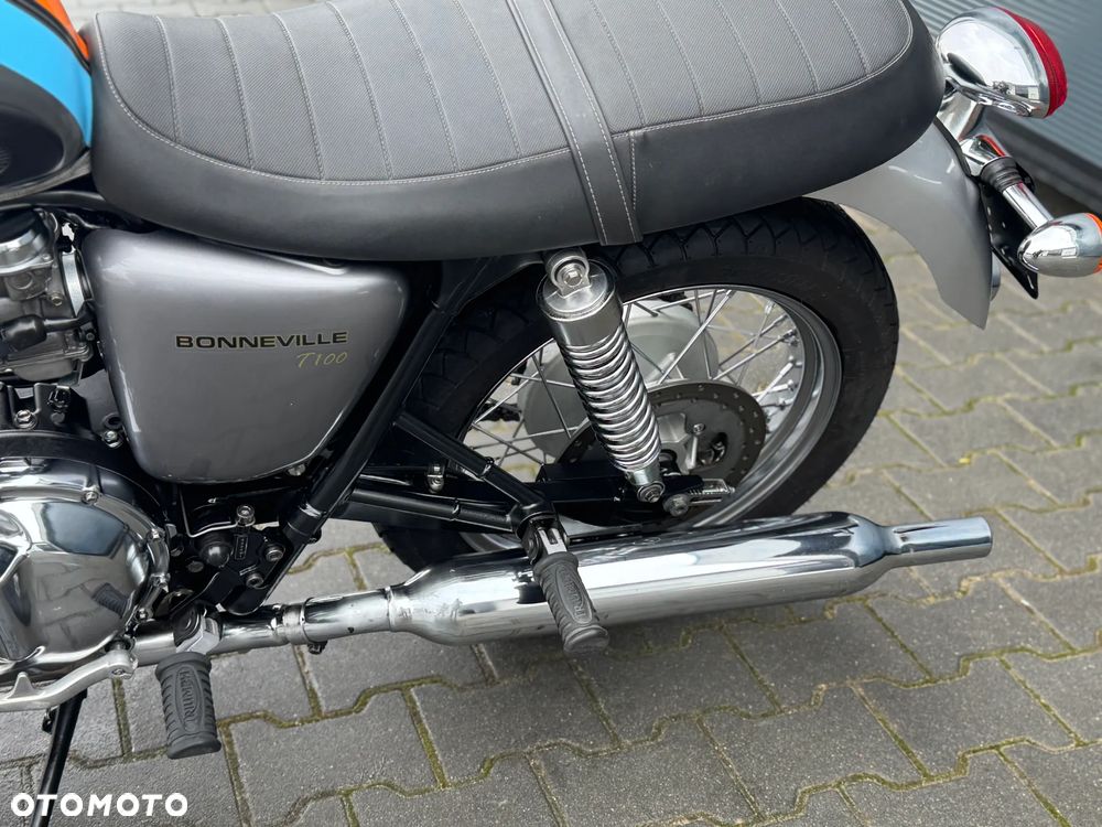 Triumph Bonneville - 38
