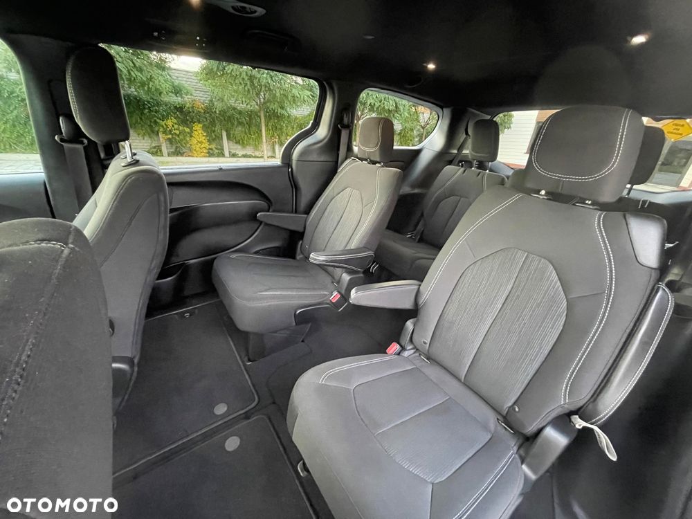 Chrysler Pacifica - 11