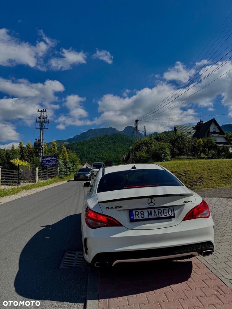 Mercedes-Benz CLA 250 4Matic 7G-DCT - 10