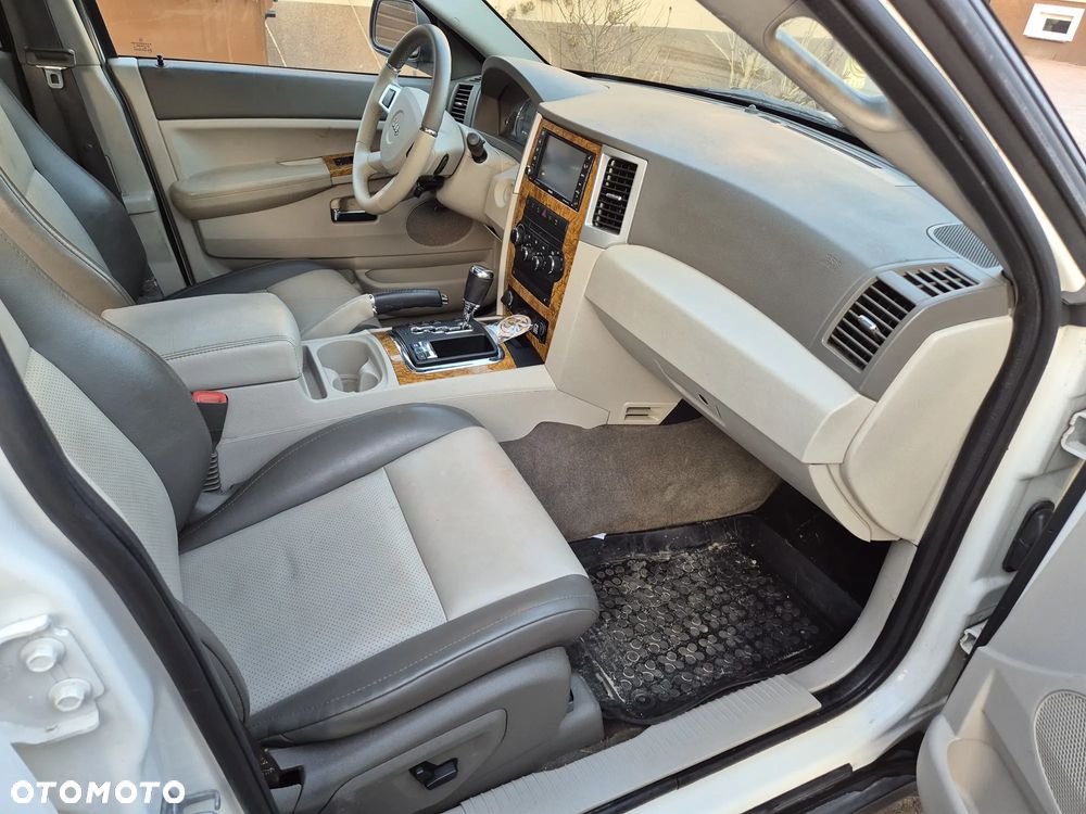 Jeep Grand Cherokee - 13