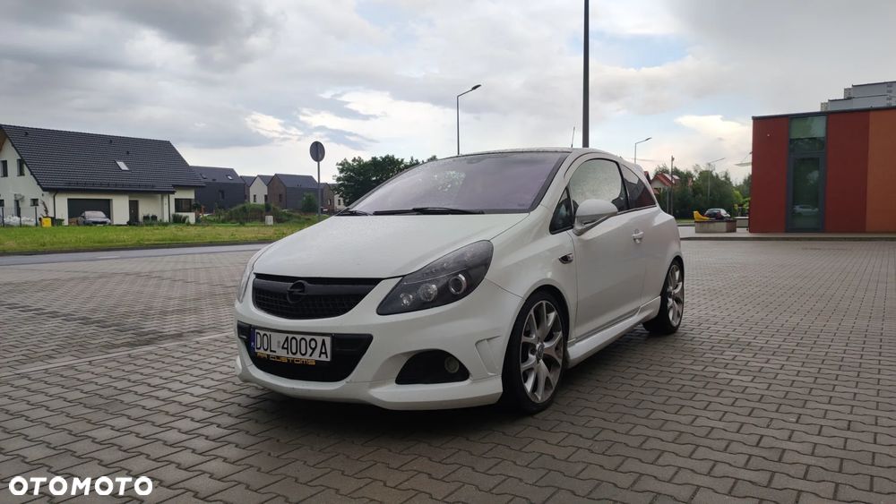 Opel Corsa 1.6 Turbo OPC - 1