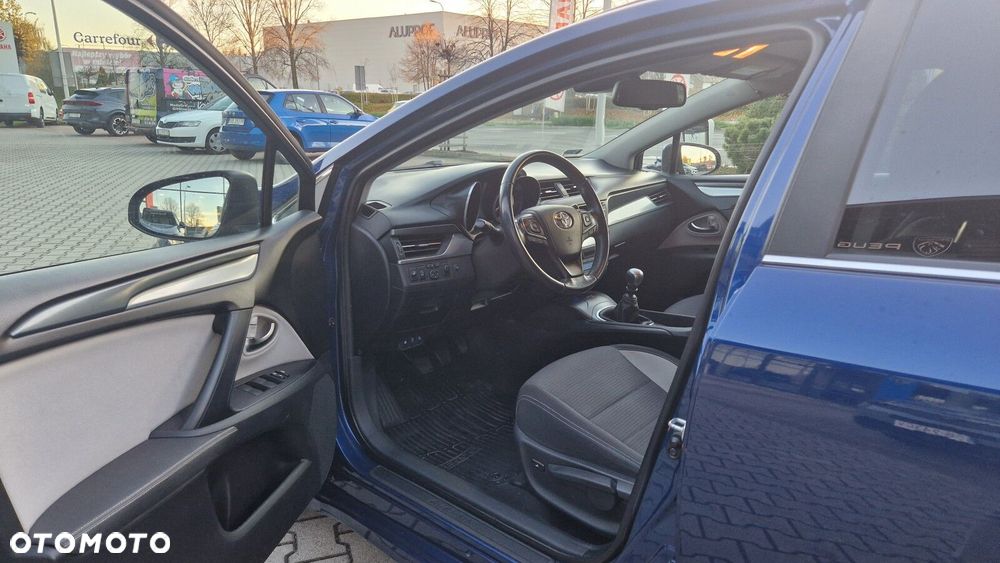 Toyota Avensis 2.0 D-4D Premium - 10