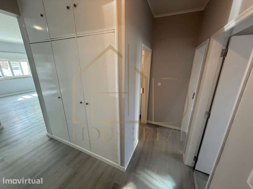 REMODELADO! Apartamento T3 no centro do Laranjeiro. - Grande imagem: 3/8