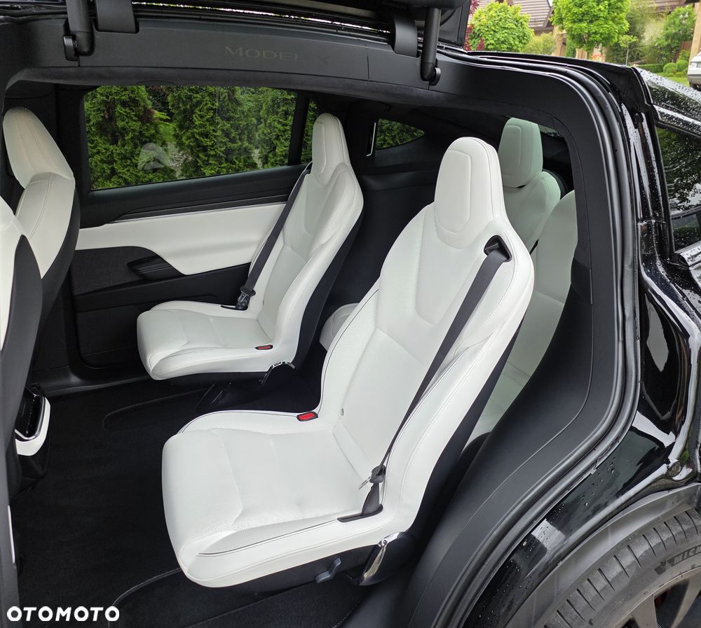 Tesla Model X - 18