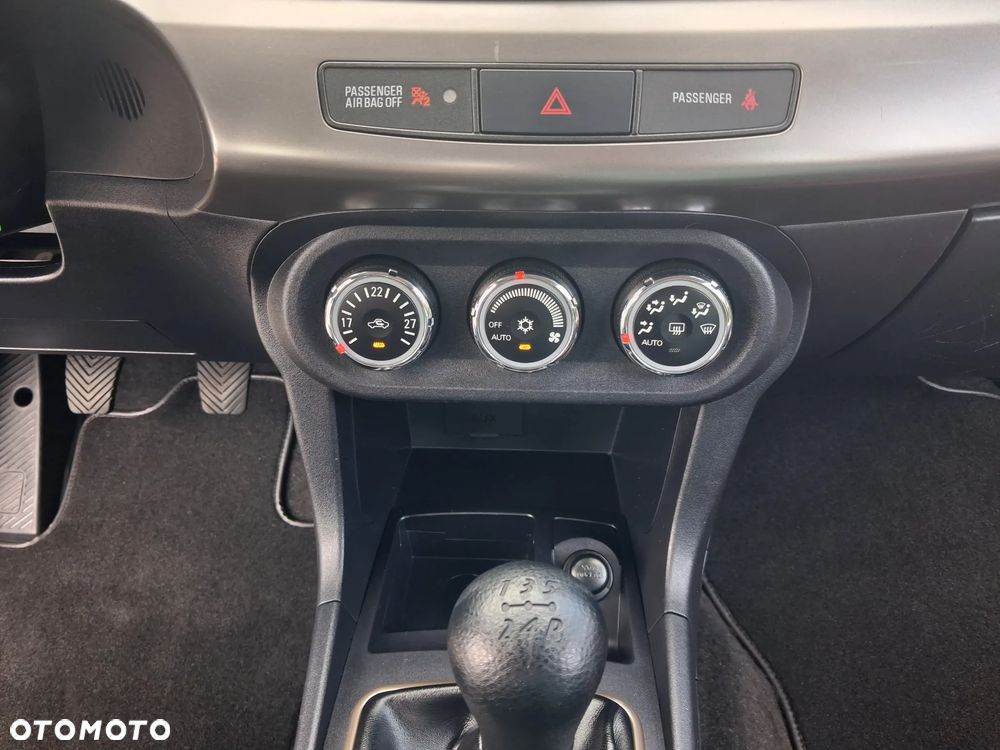 Mitsubishi Lancer 1.6 Intense - 19