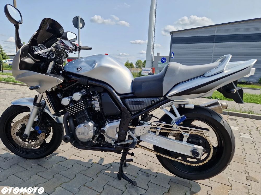 Yamaha FZS - 8