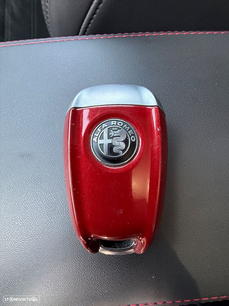 Alfa Romeo Stelvio V6 2.9 Bi-Turbo AT8-Q4 Quadrifoglio - 16