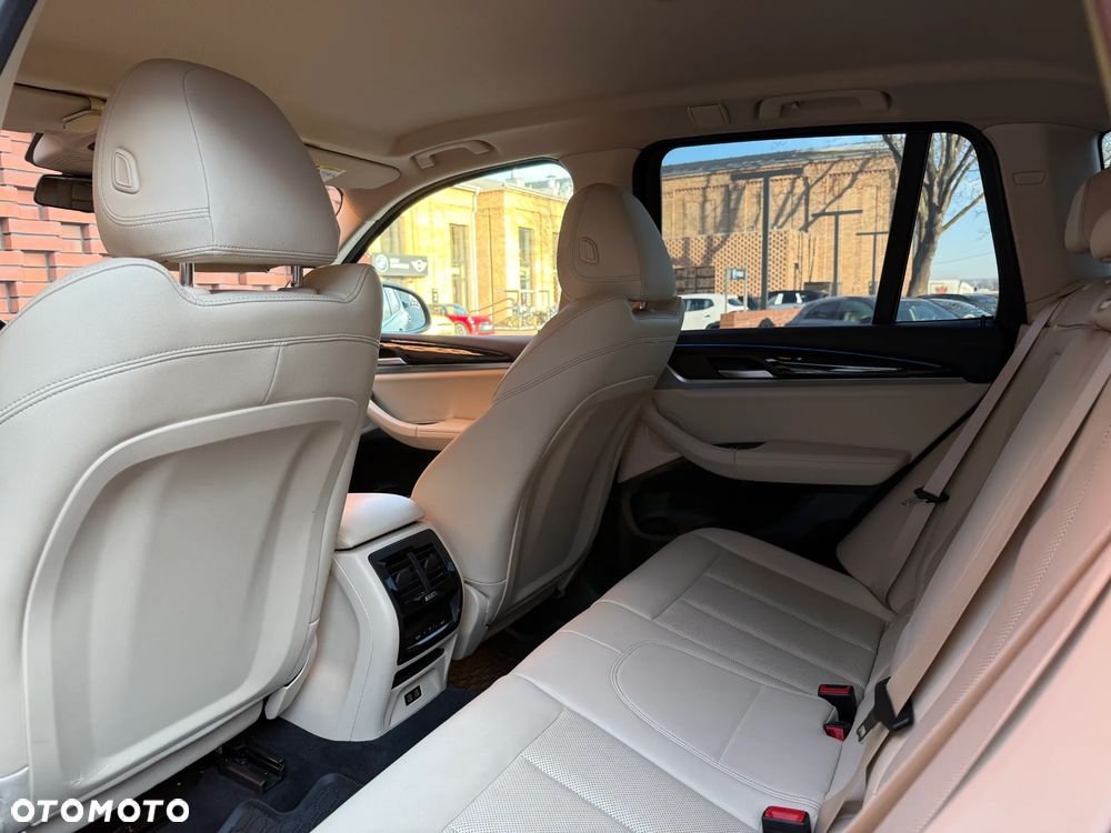 BMW X3 xDrive30e - 12