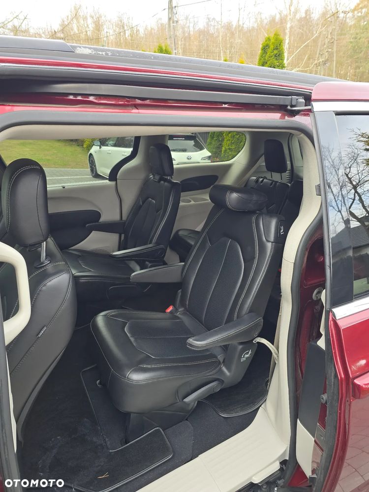 Chrysler Pacifica - 16