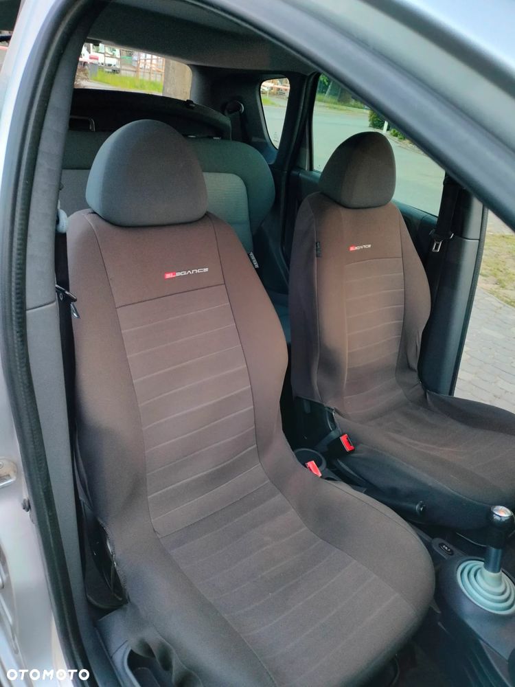 Mitsubishi Colt 1.1 - 12