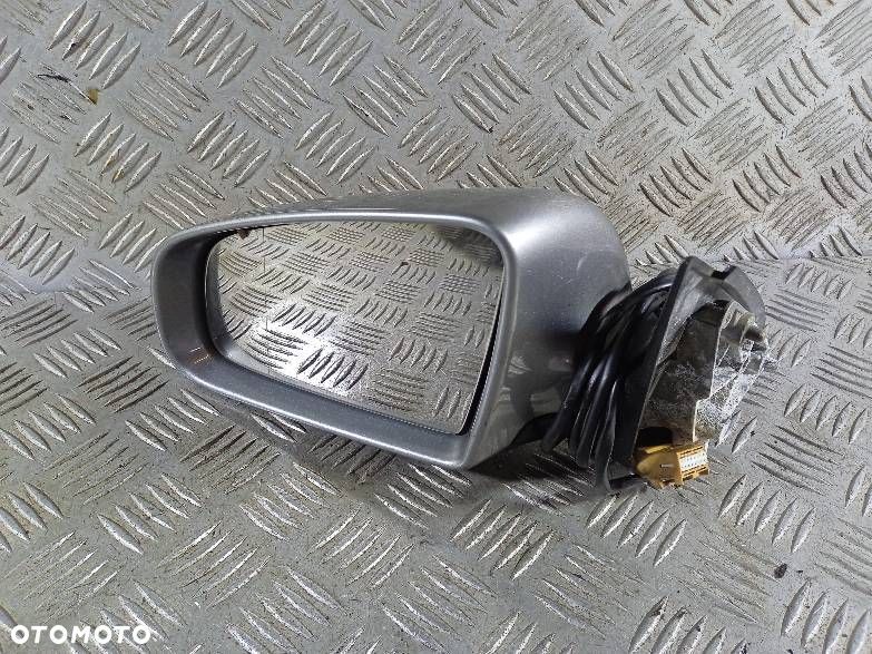 LUSTERKO LEWE AUDI A4 B6 - 2