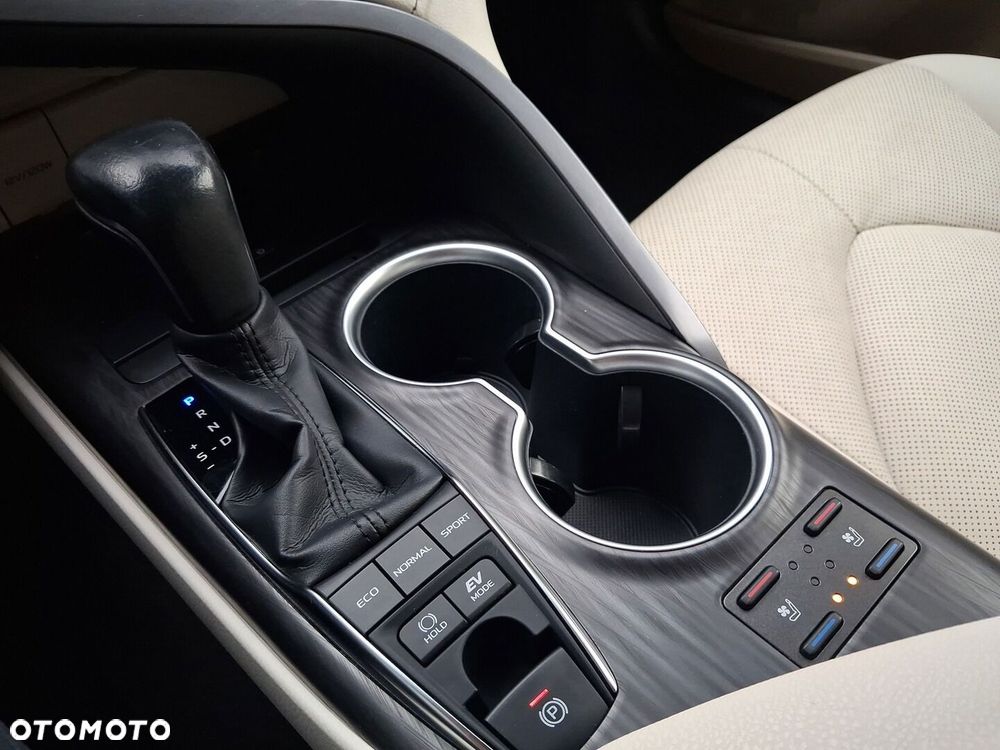 Toyota Camry 2.5 Hybrid Executive CVT - 17