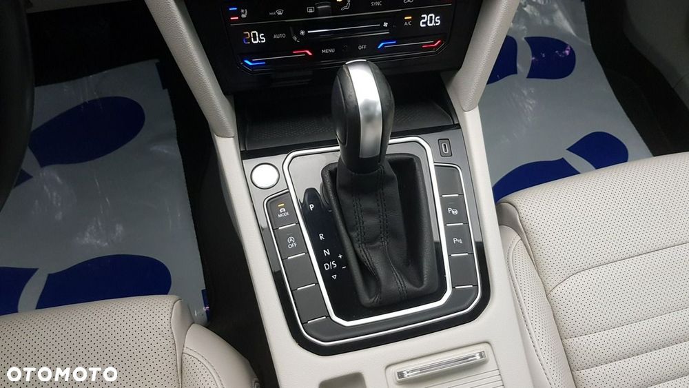 Volkswagen Passat - 26