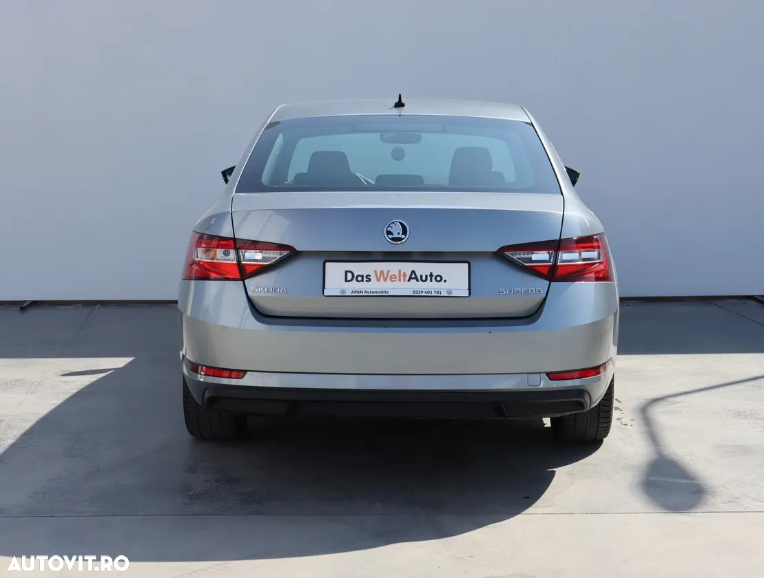 Skoda Superb 2.0 TDI DSG Ambition - 9