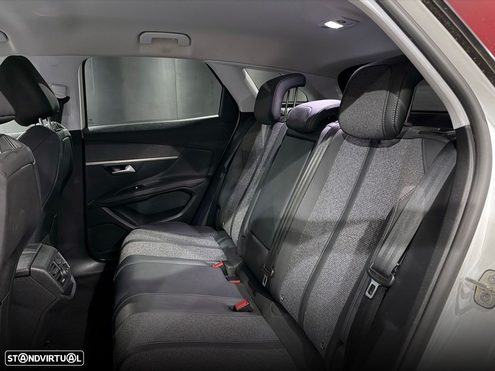 Peugeot 3008 1.2 PureTech Allure Pack - 27