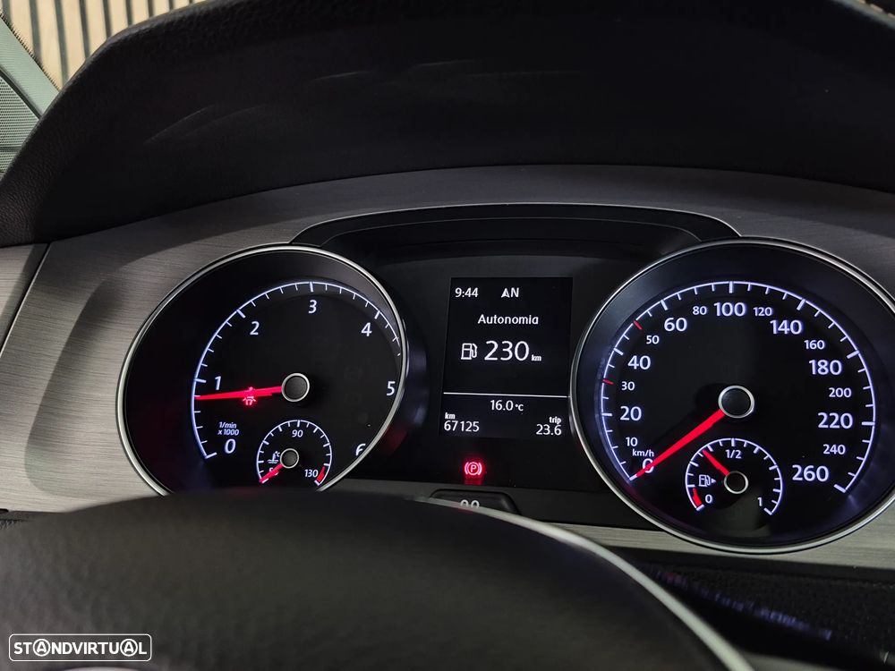 VW Golf 1.6 TDi Highline - 14