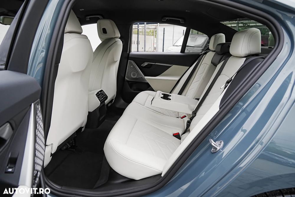 BMW Seria 5 520i AT MHEV - 10