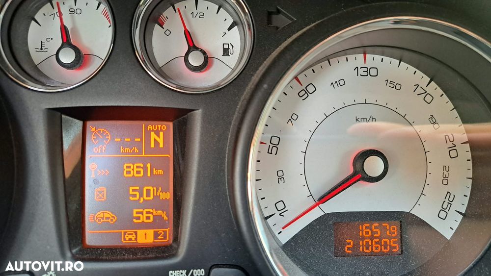 Peugeot 308 - 8