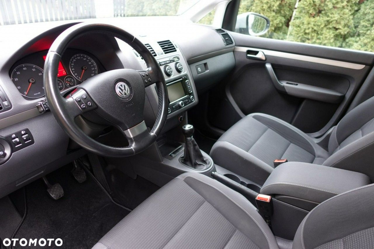 Volkswagen Touran - 11