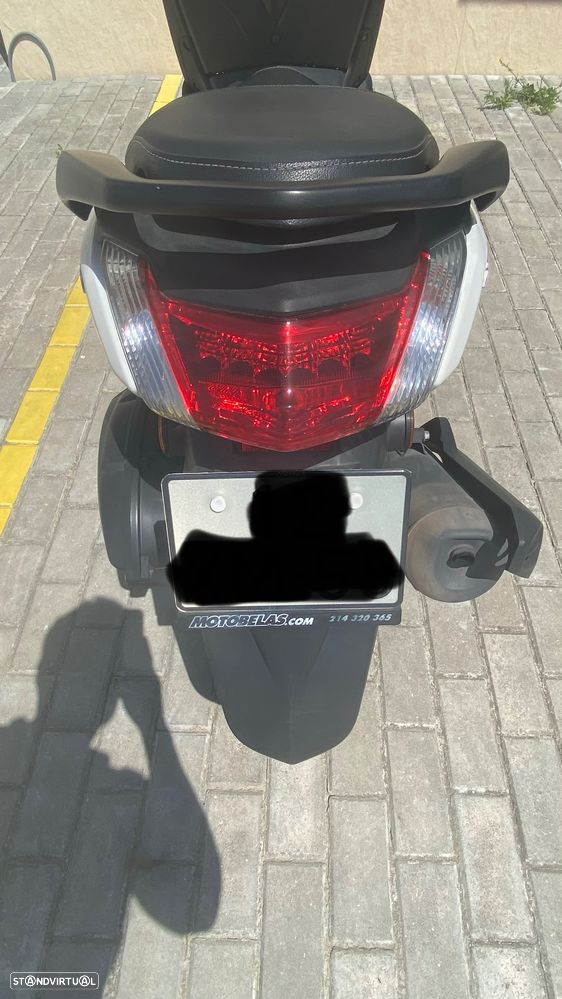 Yamaha NMAX - 11