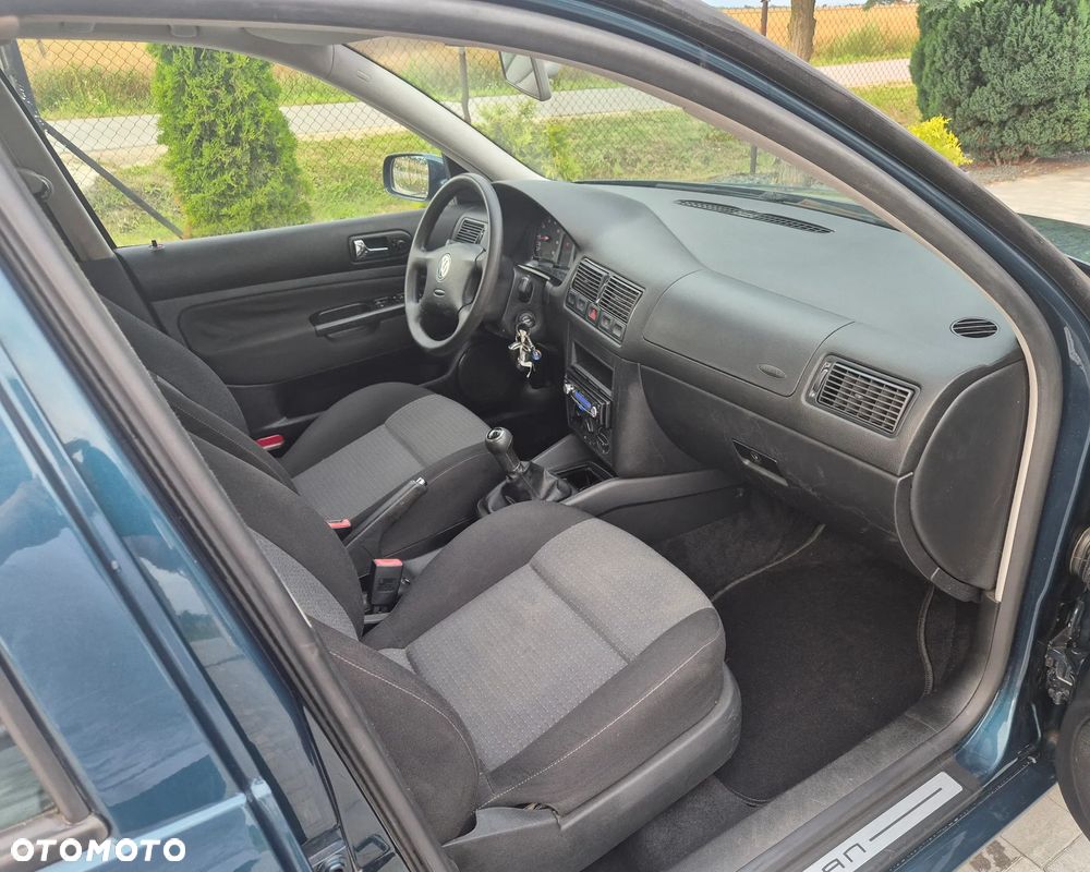 Volkswagen Golf - 11