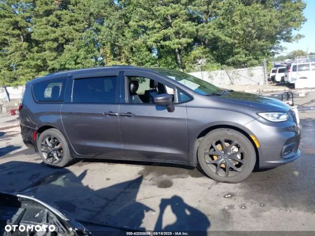 Chrysler Pacifica - 8