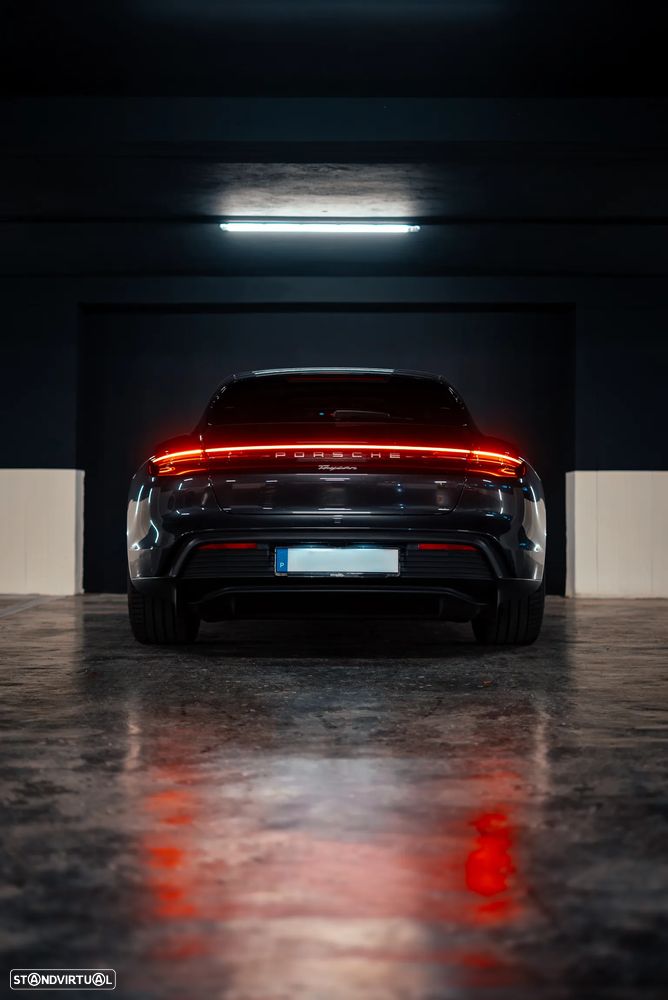 Porsche Taycan Sport Turismo - 14