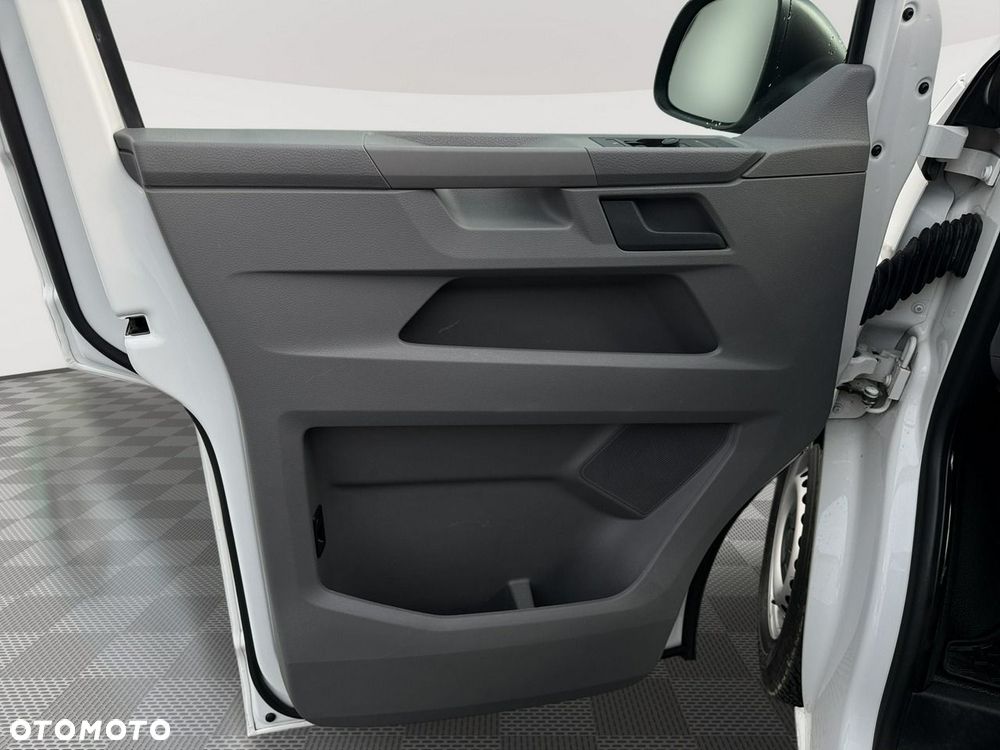 Volkswagen Caravelle - 11