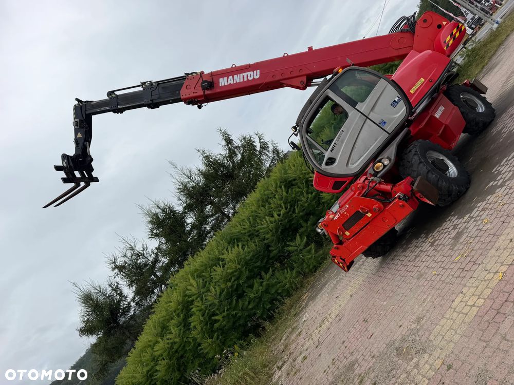 Manitou MRT2150+PRIVILEGE Ładowarka teleskopowa 4x4 ROTO 21metrów. 5 ton udźwig. Bez AdBLUE bez DPF. Maszyna jak Nowa z Norwegii 5300 mtg. 2015 rok. Obrót pełny. Zero luzów wycieków. Zadbana maszyna z Fermy Norweskiej. Silnik 160 Km. AUTEC zdalne sterowanie. Ani deka luzów czy wycieków. Opony jak Nowe. Pełny Oryginał. Niski przebieg. Stabilizatory. Zamki na tłokach. OKAZJA. Jest to model przystosowany do pracy z koszem. - 38