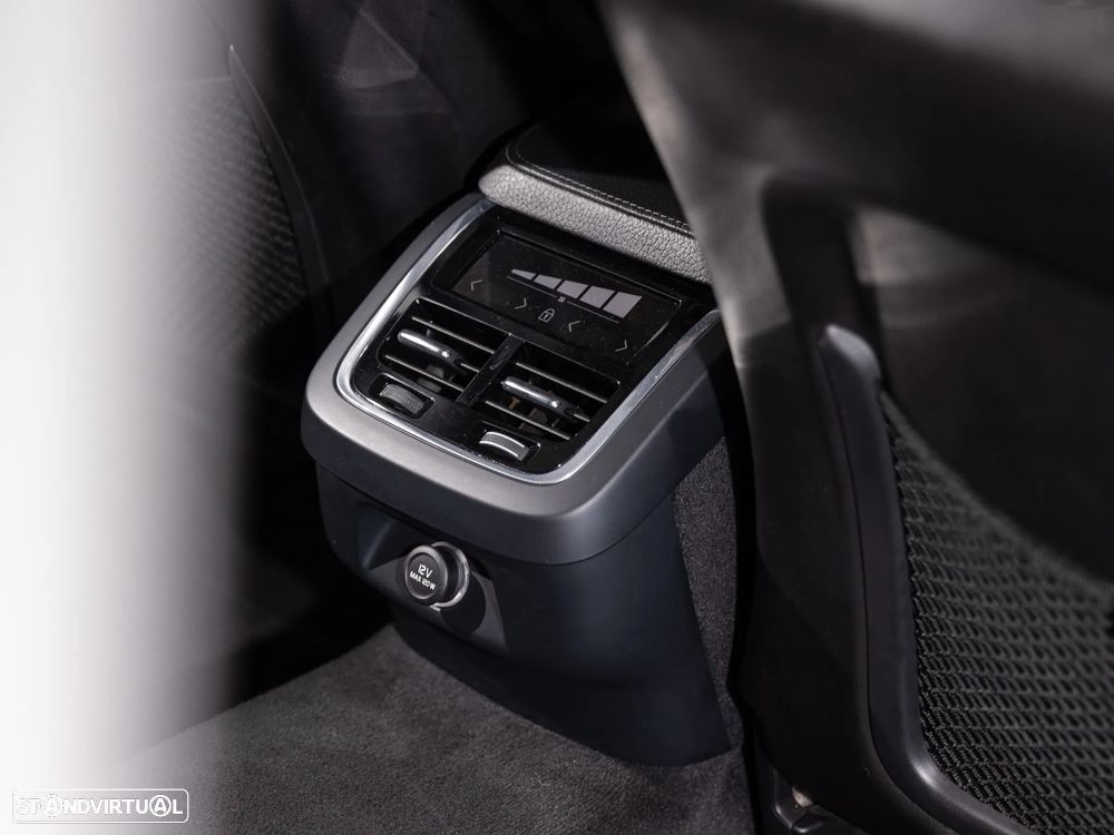 Volvo V90 2.0 D5 Momentum AWD Geartronic - 20