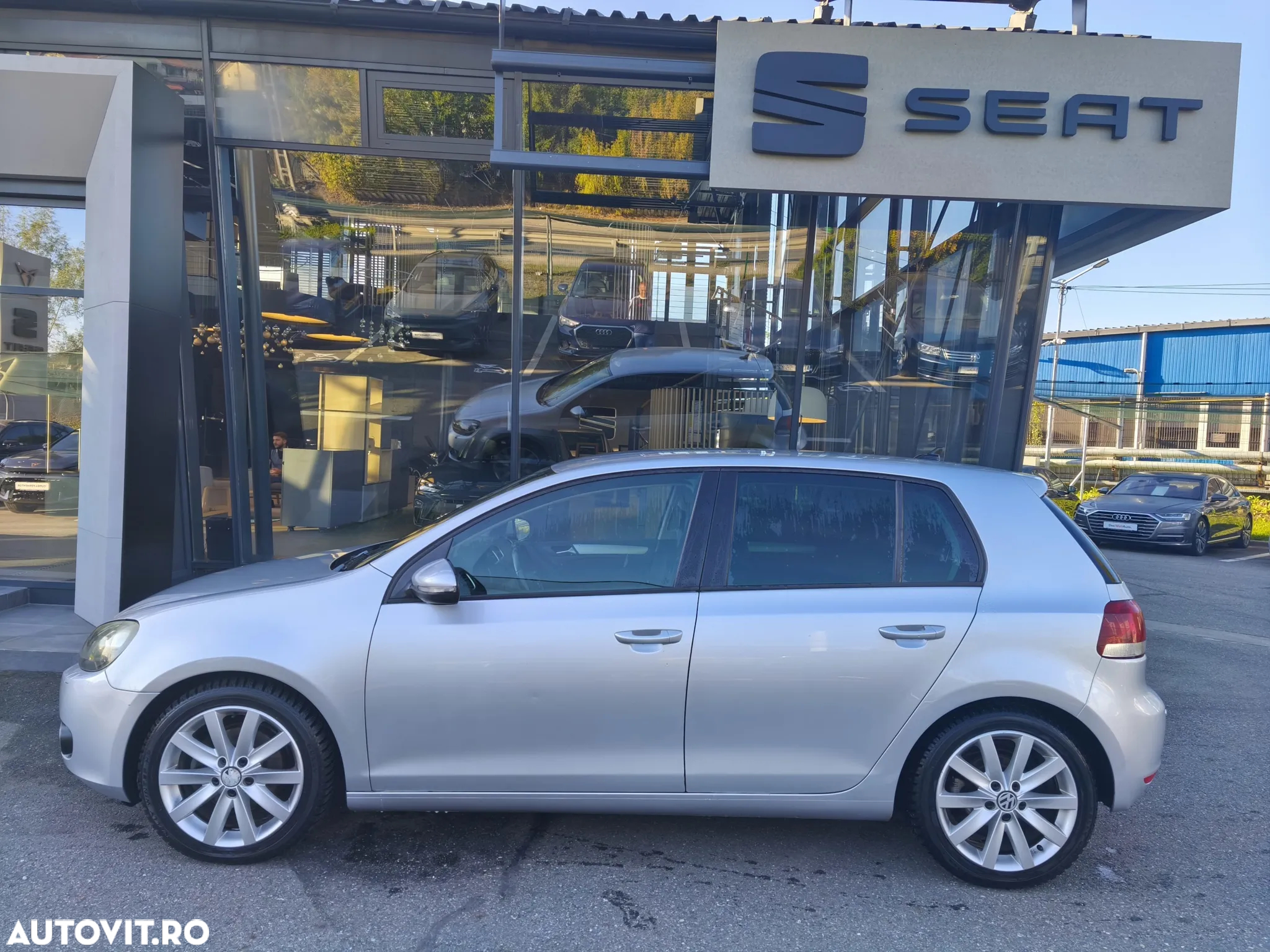 Volkswagen Golf 2.0 TDI Highline DSG - 2