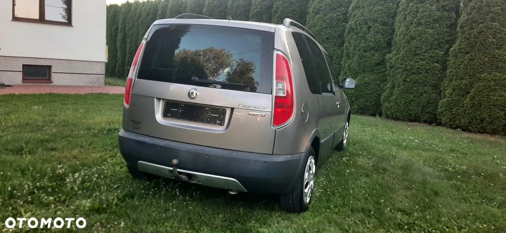 Skoda Roomster 1.6 16V Scout PLUS EDITION - 26
