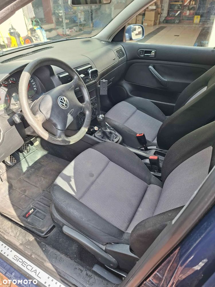 Volkswagen Golf - 6