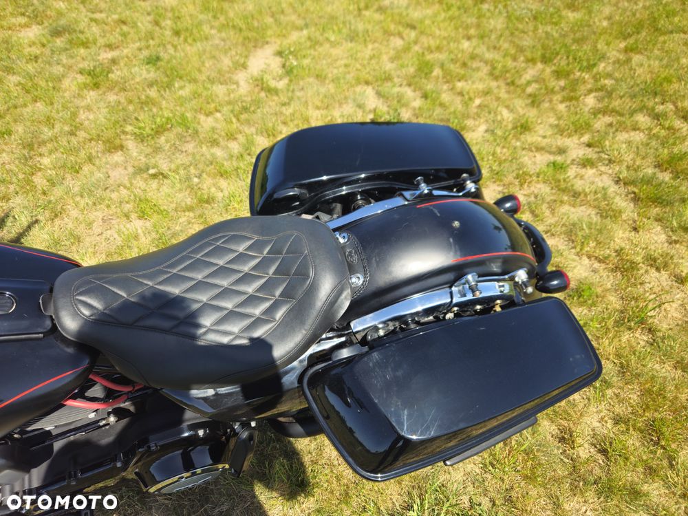 Harley-Davidson Touring Street Glide - 14