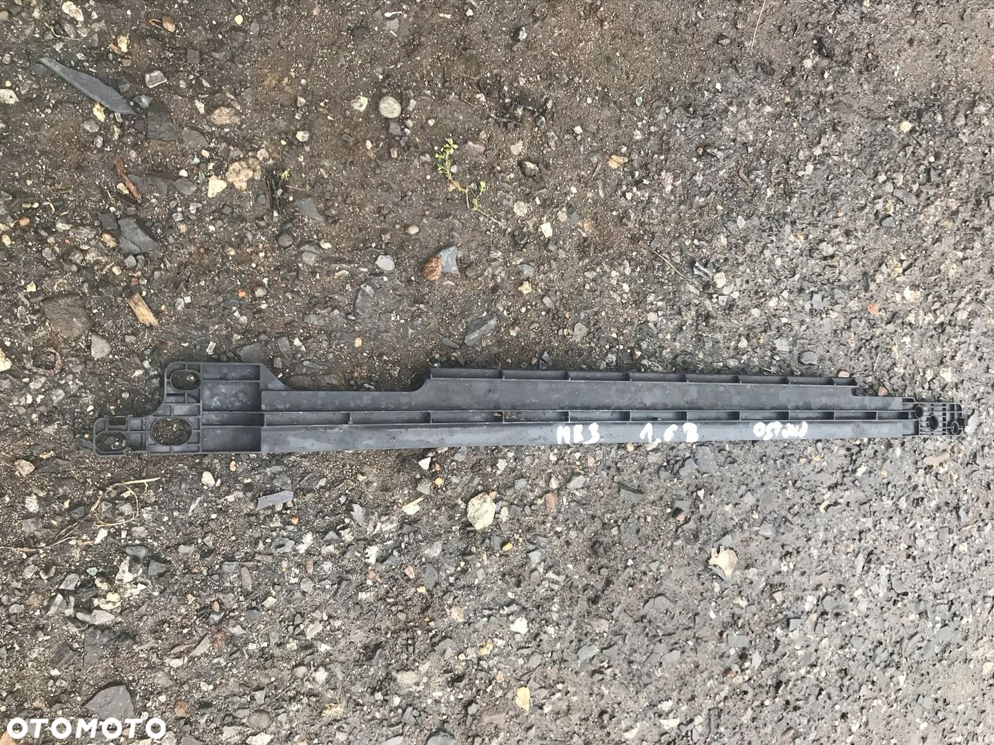 Listwa górna chłodnicy Ford Focus mk3 AV61-8226 - 3