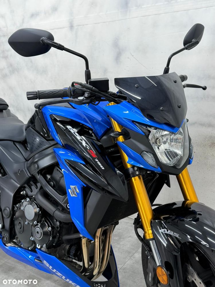 Suzuki GSX - 11