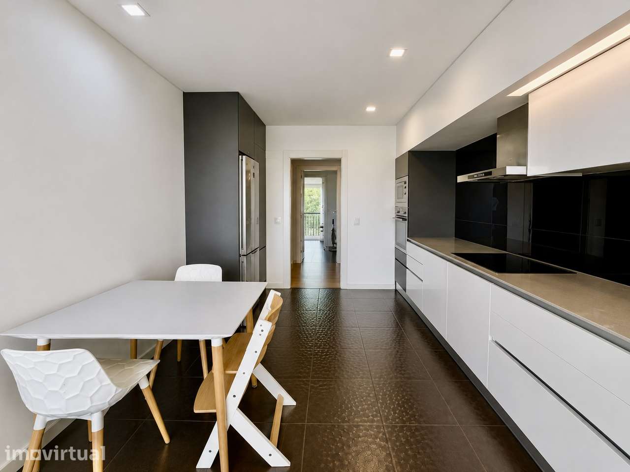 T3 com 184,92 m², Garagem Box e Vista Castelo | Casal Andrino, Leiria - Grande imagem: 2/33