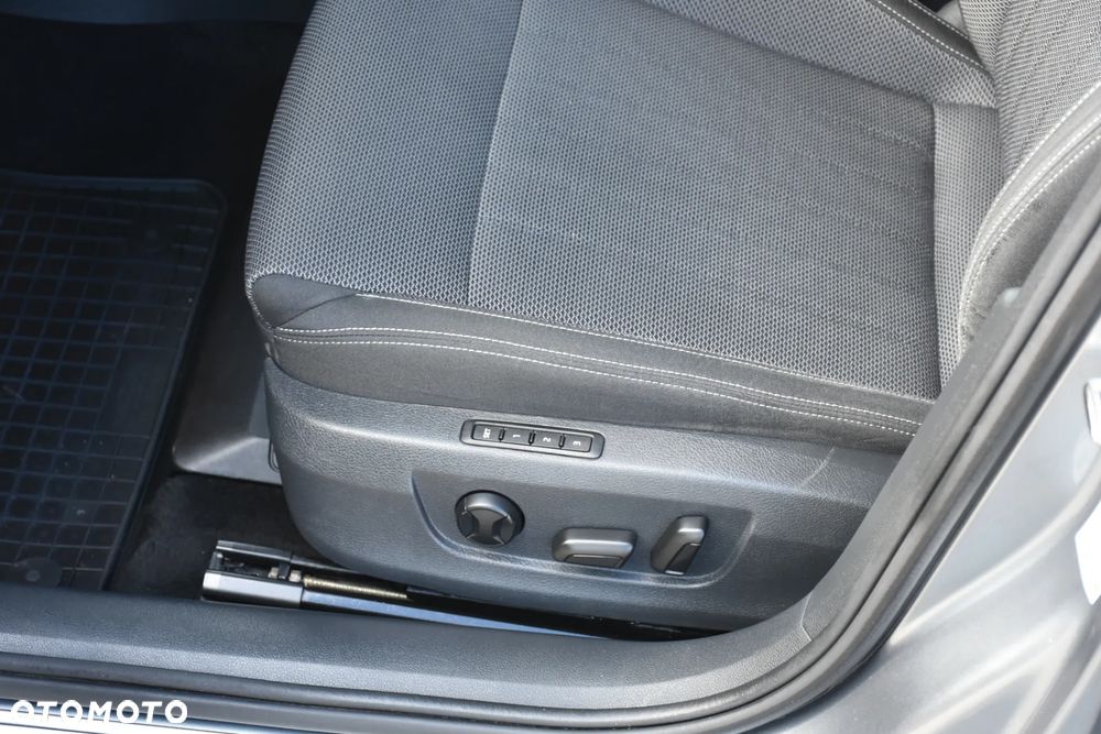 Skoda Superb 2.0 TDI DSG Ambition - 19